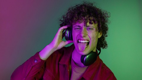 Music Sound Maxi2 Cuffie around-ear Maxi2 Bluetooth 5.0 : cuffie around-the-ear dal design moderno e colorato, che garantiscono un suono potente e bilanciato e un alto comfort d'utilizzo