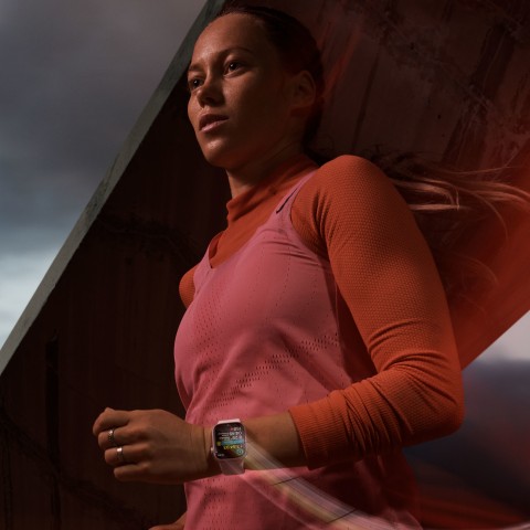 Apple Watch Series 9 GPS Cassa 41mm in Alluminio Mezzanotte con Cinturino Sport Loop Mezzanotte