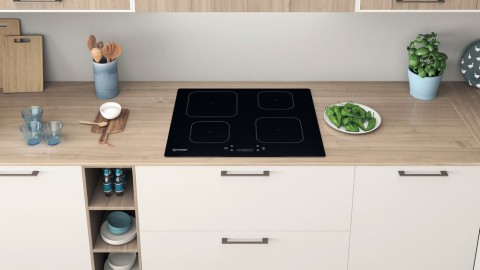 Indesit Piano cottura a induzione IS 83Q60 NE - IS 83Q60 NE