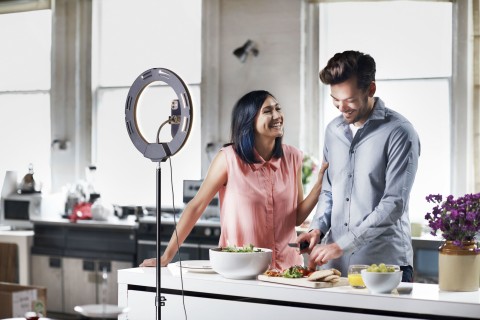 Tech Pop Selfie Ring Pro - Universale Anello led con treppiede da 1.60m per riprese video e selfie