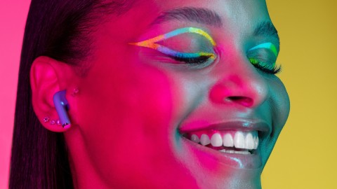 Music Sound Swag SWAG è l’auricolare a capsula Bluetooth disponibile in tantissimi colori brillanti e super trendy.