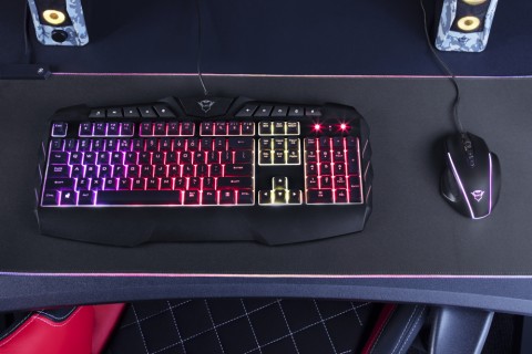 Trust GXT 881 ODYSS tastiera Gaming USB QWERTY Italiano Nero