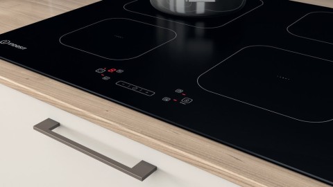 Indesit Piano cottura a induzione IS 83Q60 NE - IS 83Q60 NE