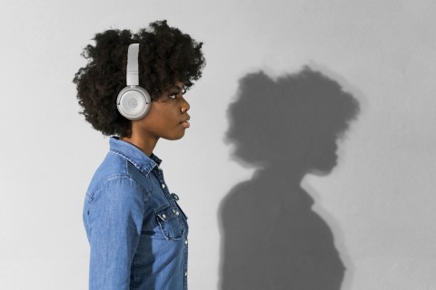 Music Sound Vibed VIBED è la cuffia Bluetooth con padiglioni on-ear girevoli e pieghevoli.